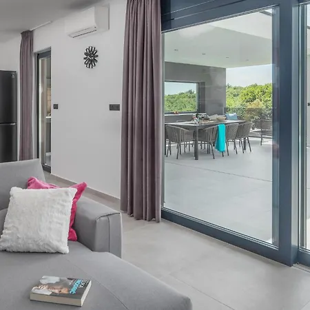 Casa vacanze Amazing In With Outdoor Swimming Pool *