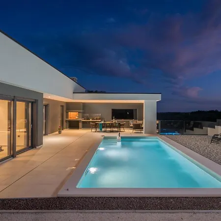Amazing In With Outdoor Swimming Pool Casa vacanze