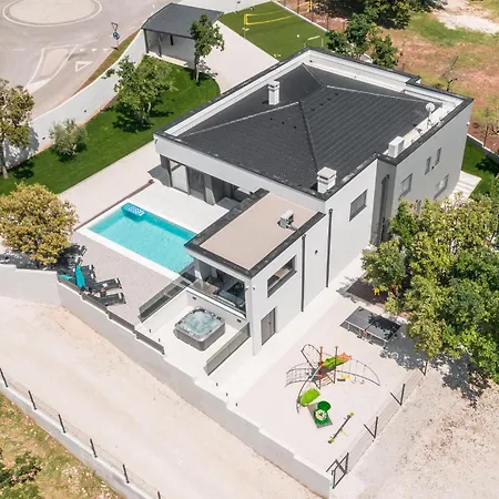 Amazing In With Outdoor Swimming Pool Casa vacanze *
