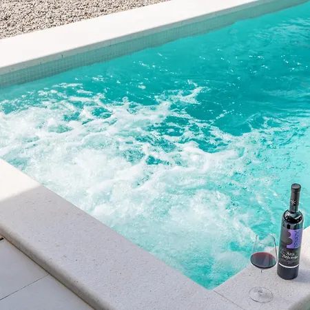 Amazing In With Outdoor Swimming Pool *