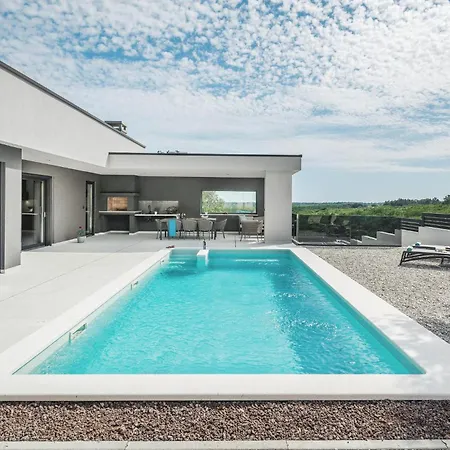 Casa vacanze Amazing In With Outdoor Swimming Pool