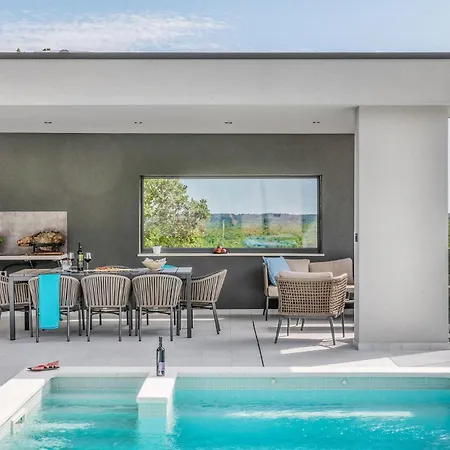 Amazing In With Outdoor Swimming Pool